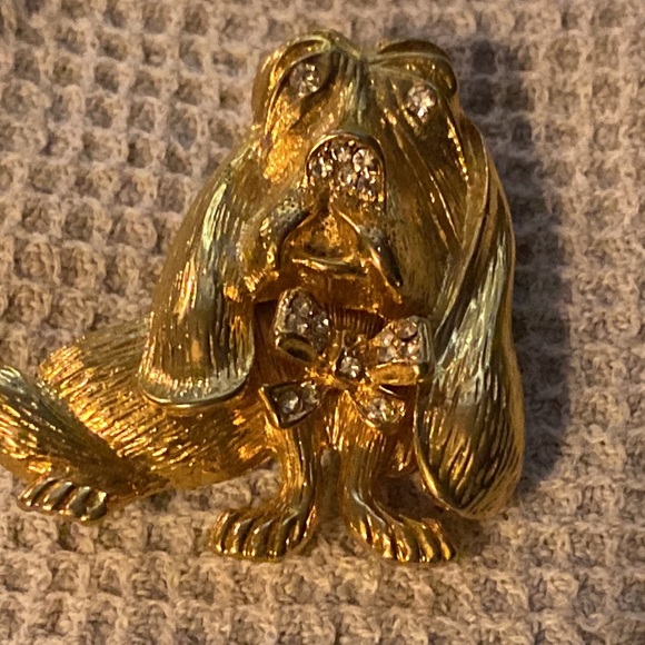 Basset hound hold brooch - Picture 2 of 4